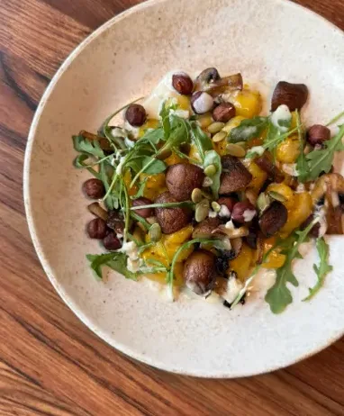 Assiette de champignons rôtis et purée de courge